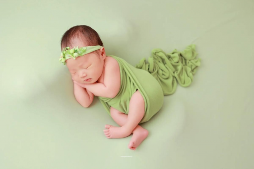 梨树县宝宝边吃边拉正常吗